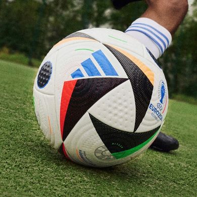 Футбольний м'яч Adidas Fussballliebe Euro 2024 OMB (FIFA QUALITY PRO) IQ3682 №5 IQ3682